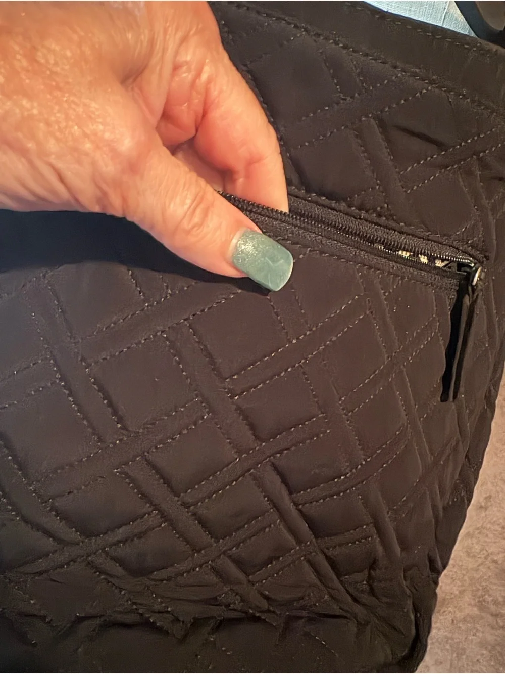 Black Vera Bradley quilted crossover 49 inch.  10 x 12x3 🖤